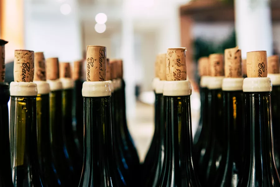 وضعیت بطری و چوب پنبه شراب